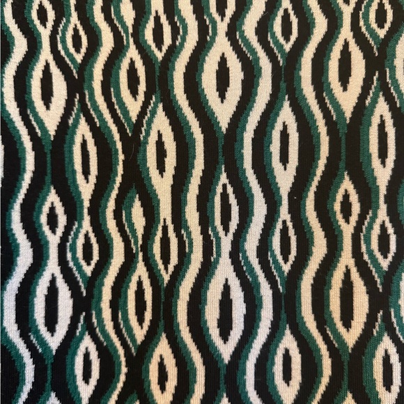 Gabby Skye Black and Green Long Sleeve Dress - Picture 2 of 9